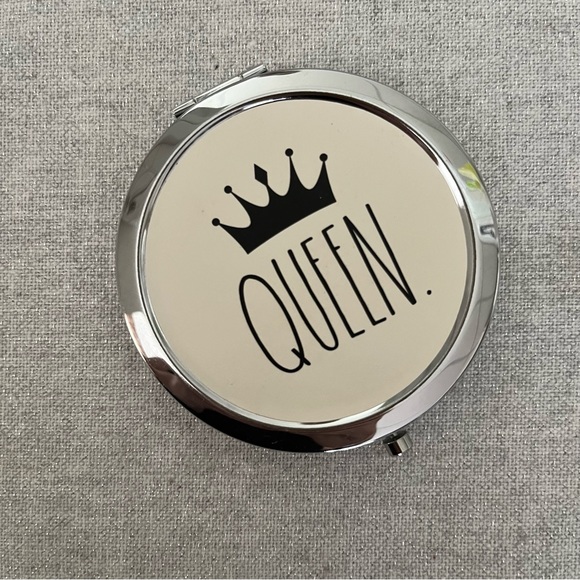 1x /10x Magnification Compact Mirror QUEEN RAE DUNN Opened Box LOWEST ON POSH - Picture 3 of 5